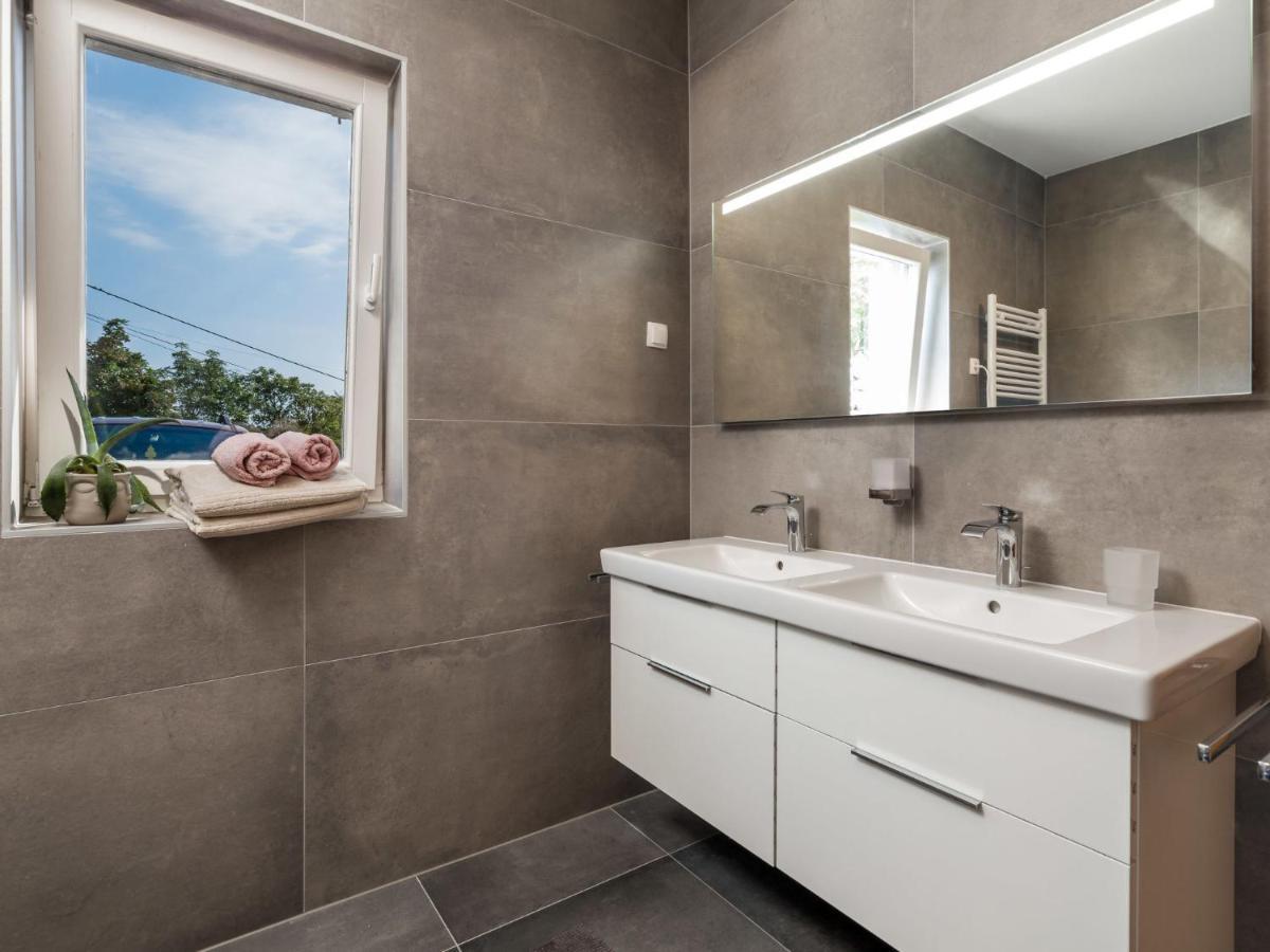 Holiday Home Casa Albertina-2 By Interhome Martina Luaran gambar